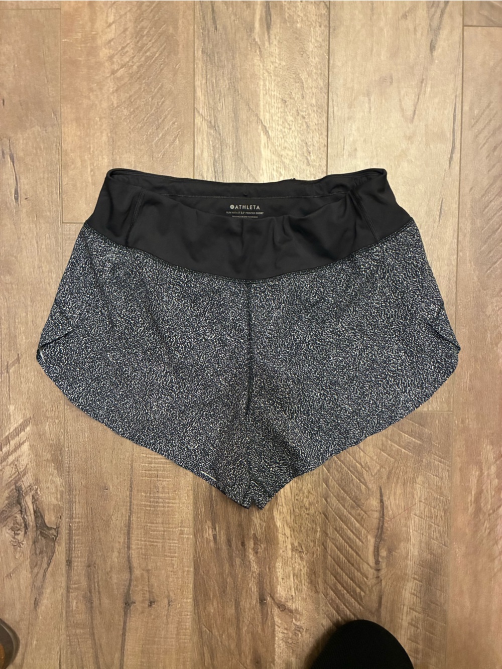 Athleta Run With It 3.5" Printed Running Shorts. Size Medium.